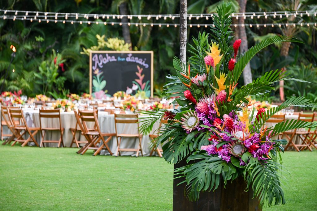 flower decor at dinner in Lanai