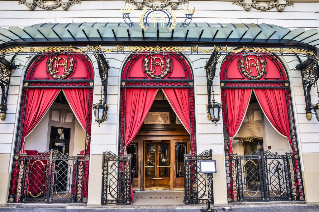 entrance to El Palace Hotel