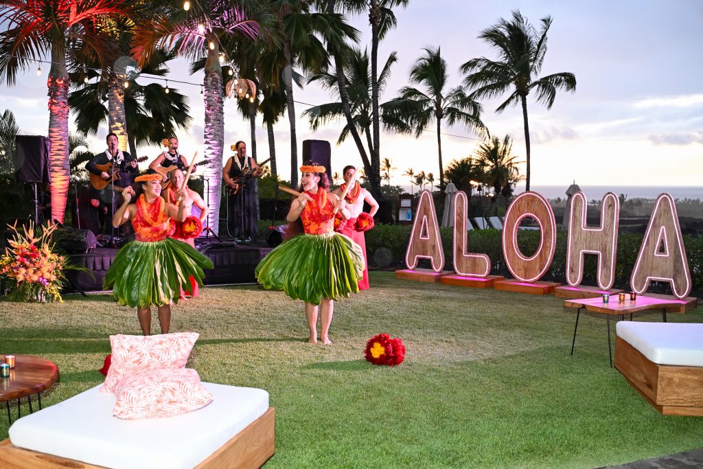 performers at Hawaiian incentive trip